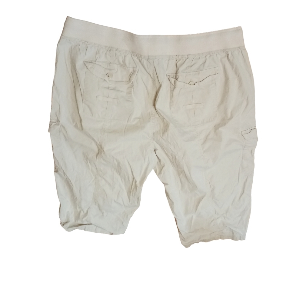 Lane Bryant Cargo Shorts Lots of Pockets Plus Size Ladies 28 CREAM comfy summer